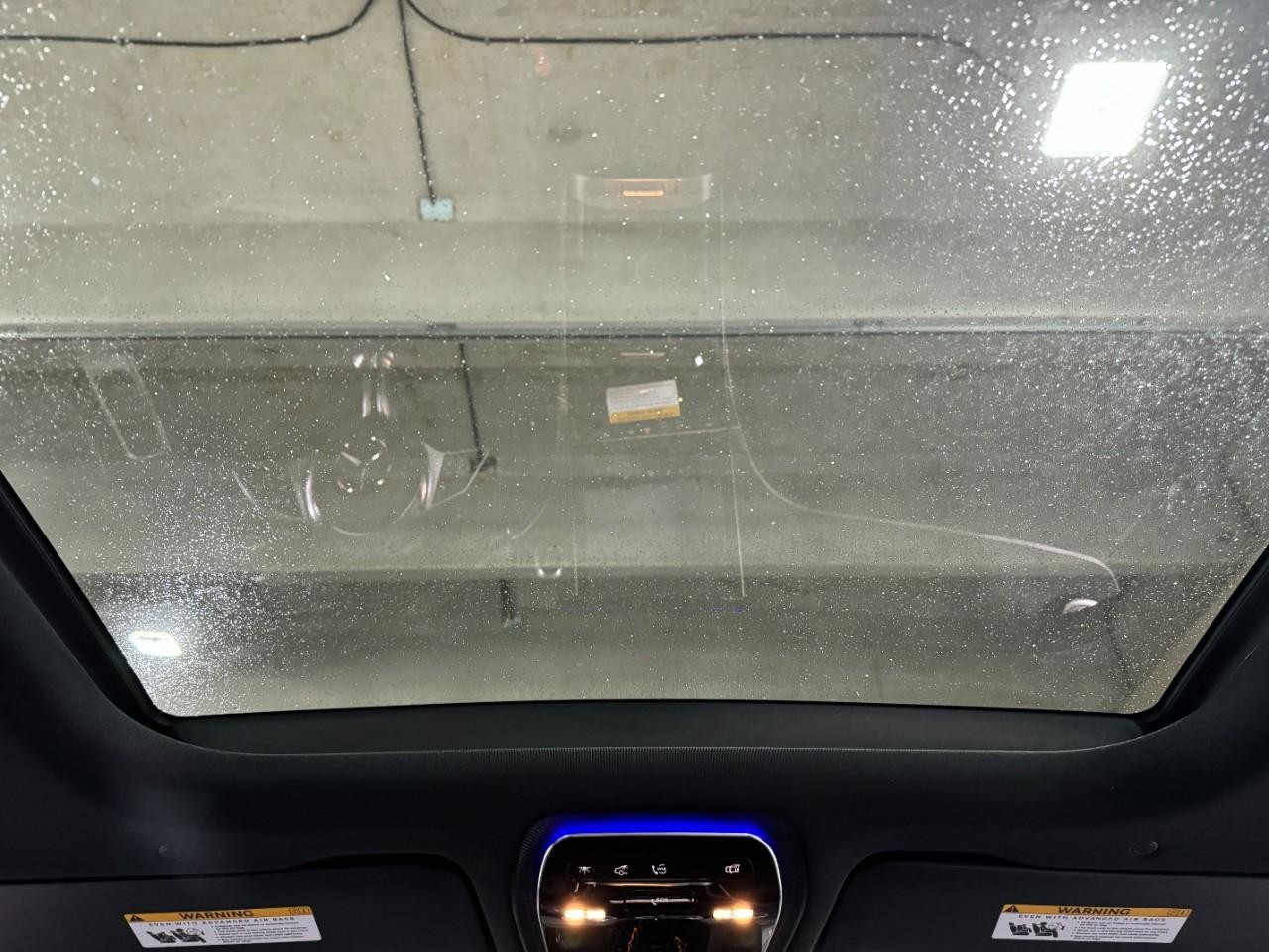 Mercedes-Benz GLC Vehicle Full-screen Gallery Image 11