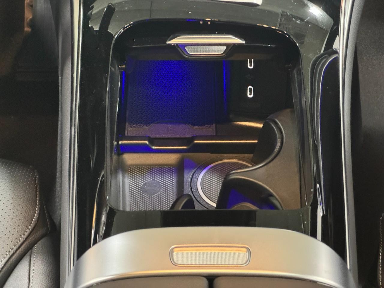 Mercedes-Benz GLC Vehicle Full-screen Gallery Image 15