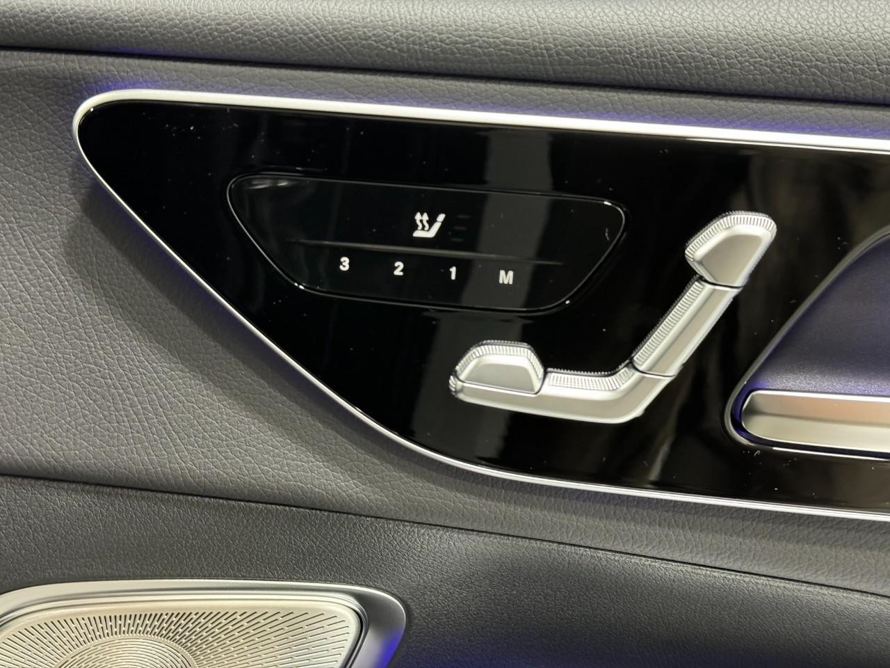 Mercedes-Benz GLC Vehicle Full-screen Gallery Image 20