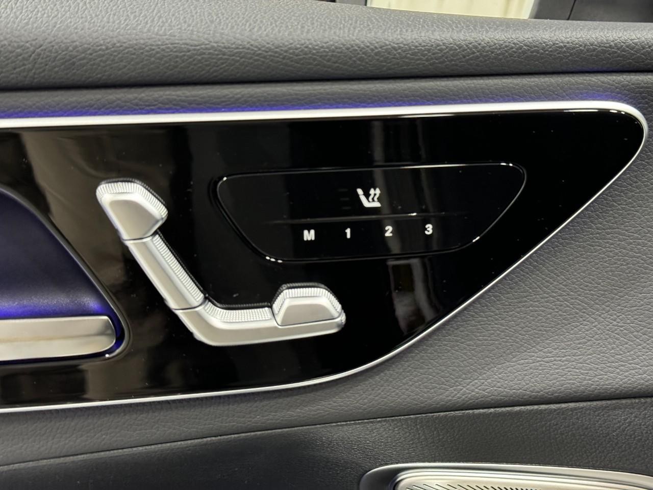 Mercedes-Benz GLC Vehicle Full-screen Gallery Image 23