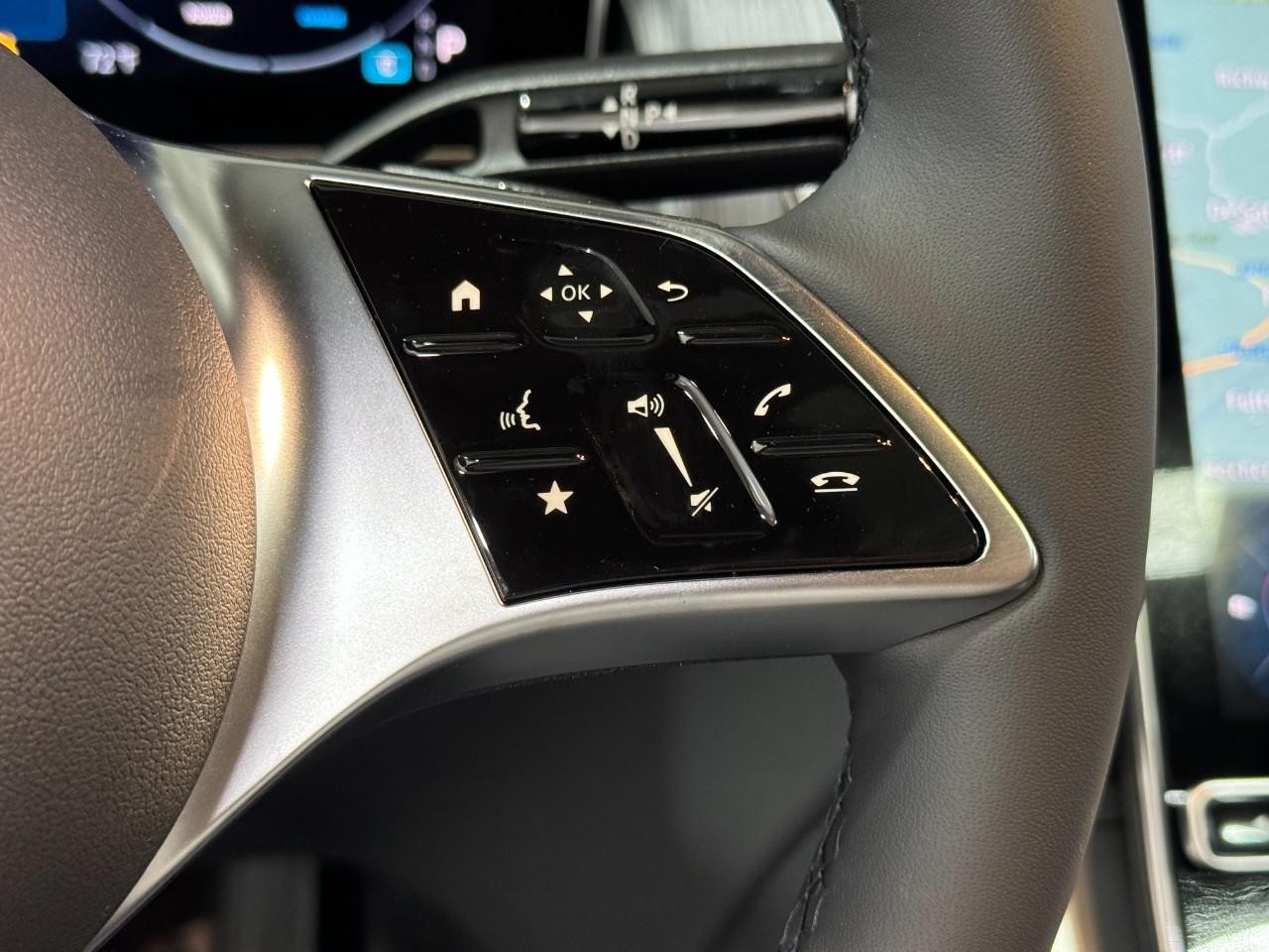 Mercedes-Benz GLC Vehicle Full-screen Gallery Image 32