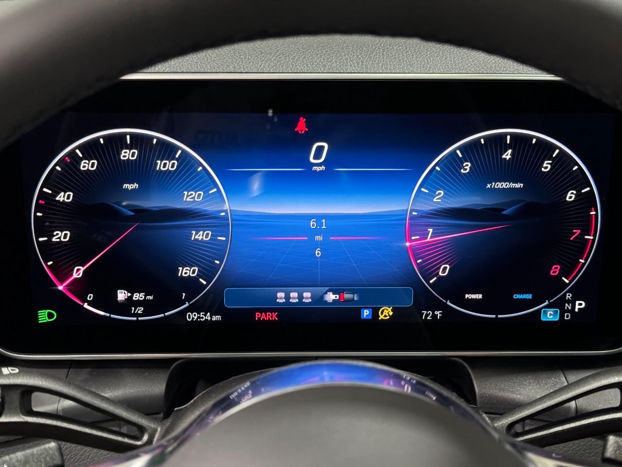 Mercedes-Benz GLC Vehicle Full-screen Gallery Image 33