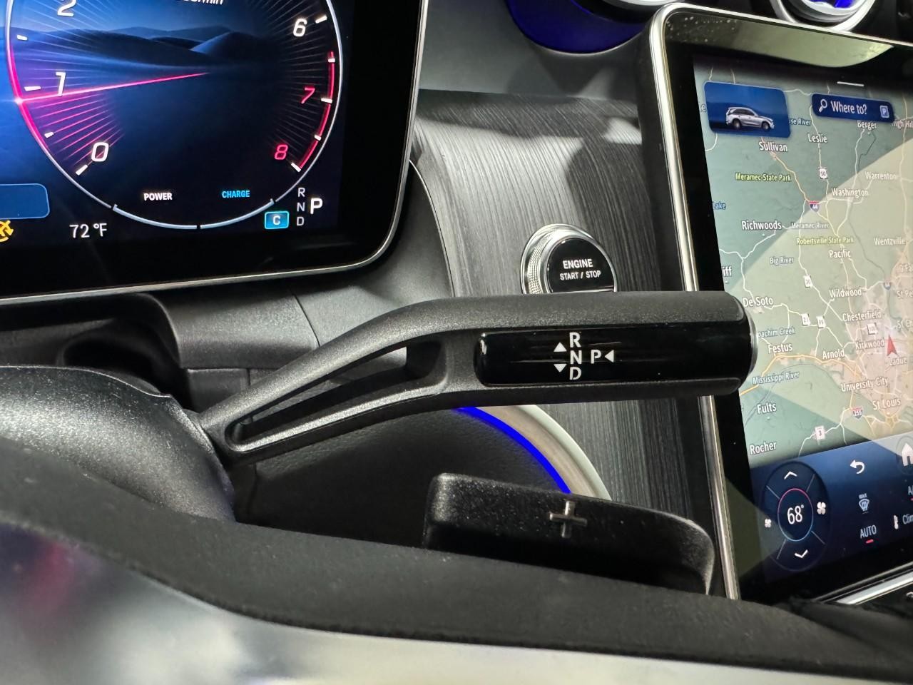 Mercedes-Benz GLC Vehicle Full-screen Gallery Image 34