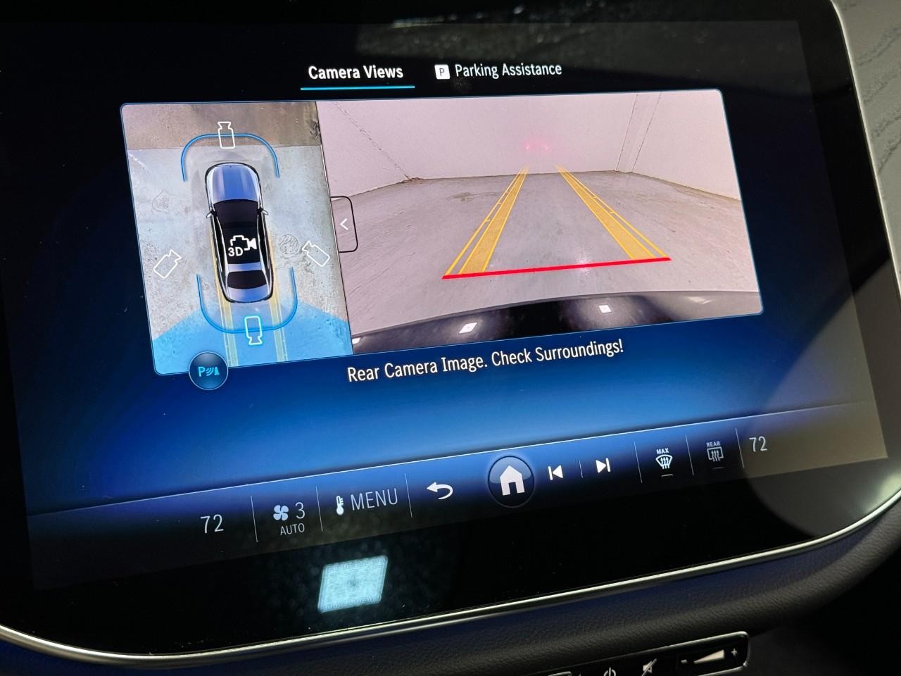 Mercedes-Benz E-Class Vehicle Full-screen Gallery Image 35