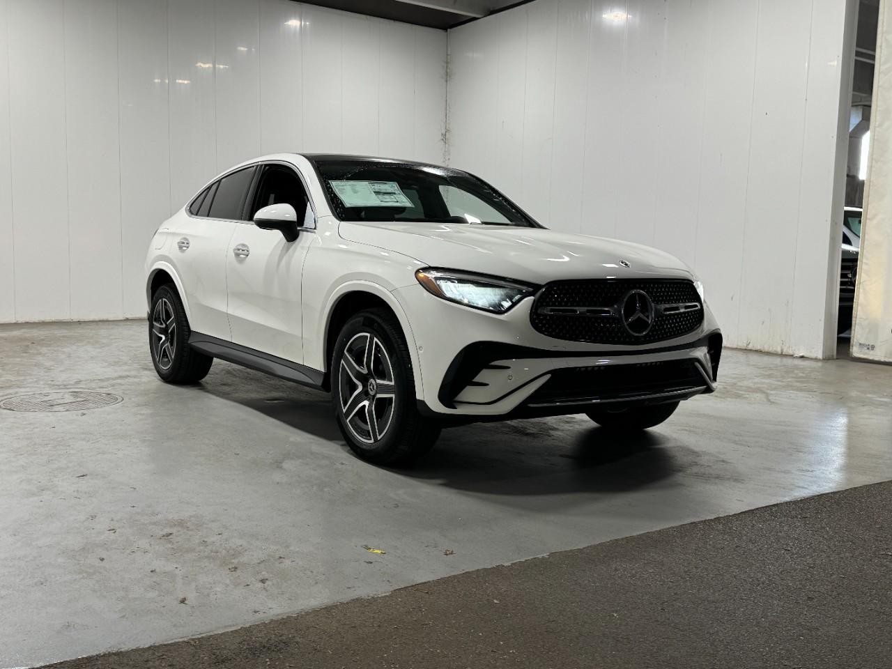 Mercedes-Benz GLC Vehicle Full-screen Gallery Image 6