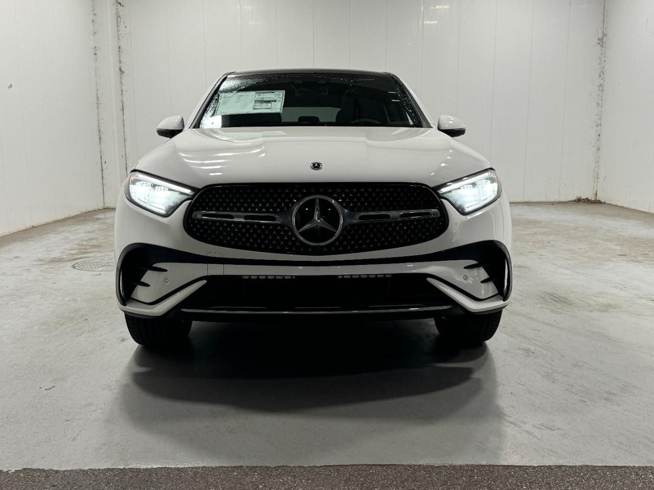 Mercedes-Benz GLC Vehicle Full-screen Gallery Image 7