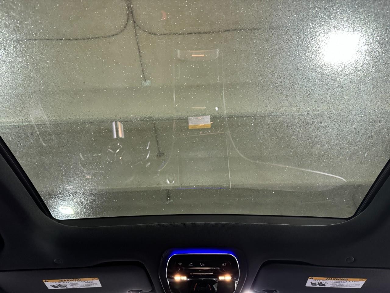 Mercedes-Benz GLC Vehicle Full-screen Gallery Image 11