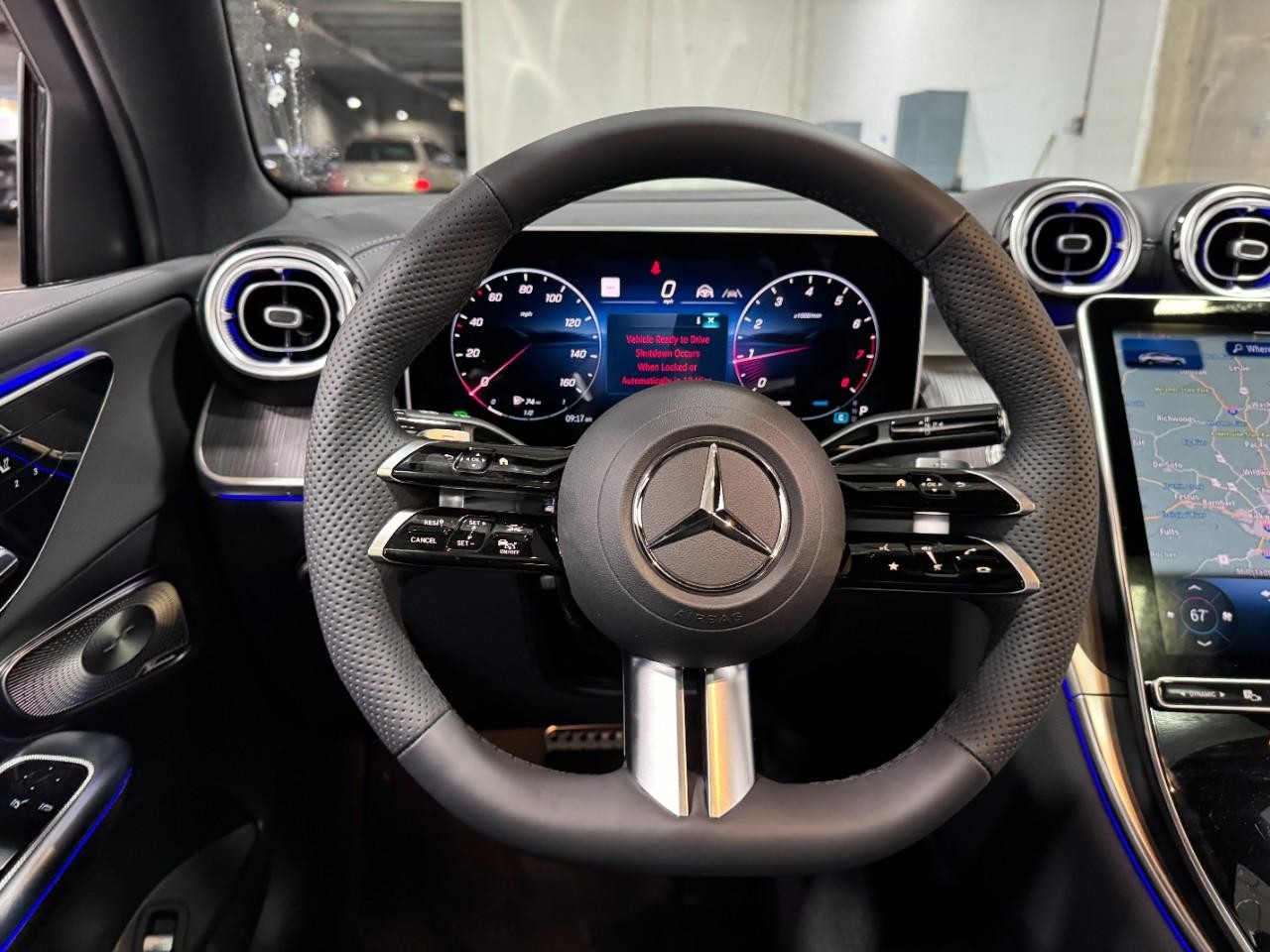 Mercedes-Benz GLC Vehicle Full-screen Gallery Image 13