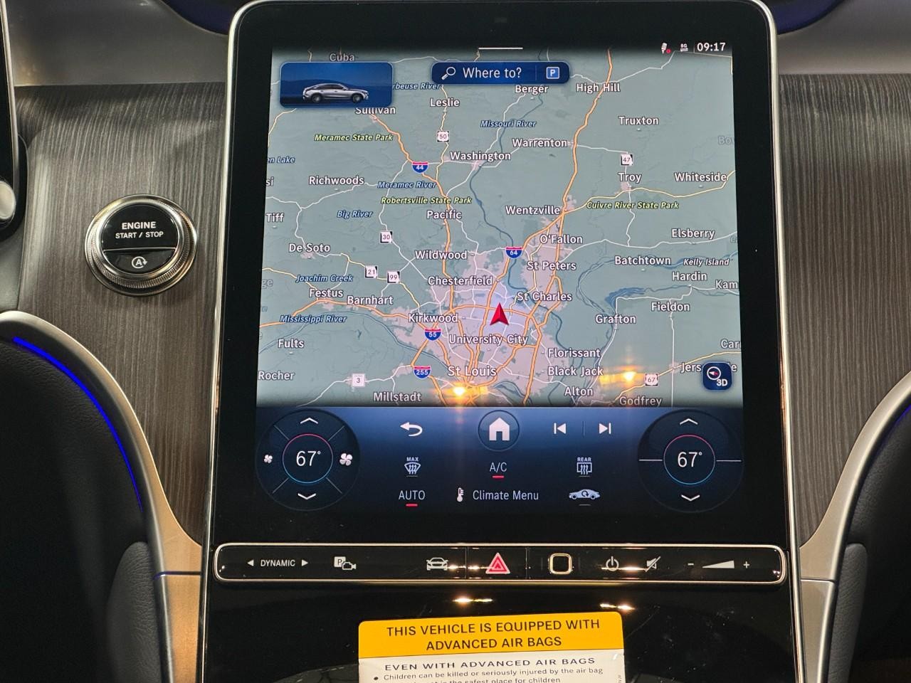 Mercedes-Benz GLC Vehicle Full-screen Gallery Image 14