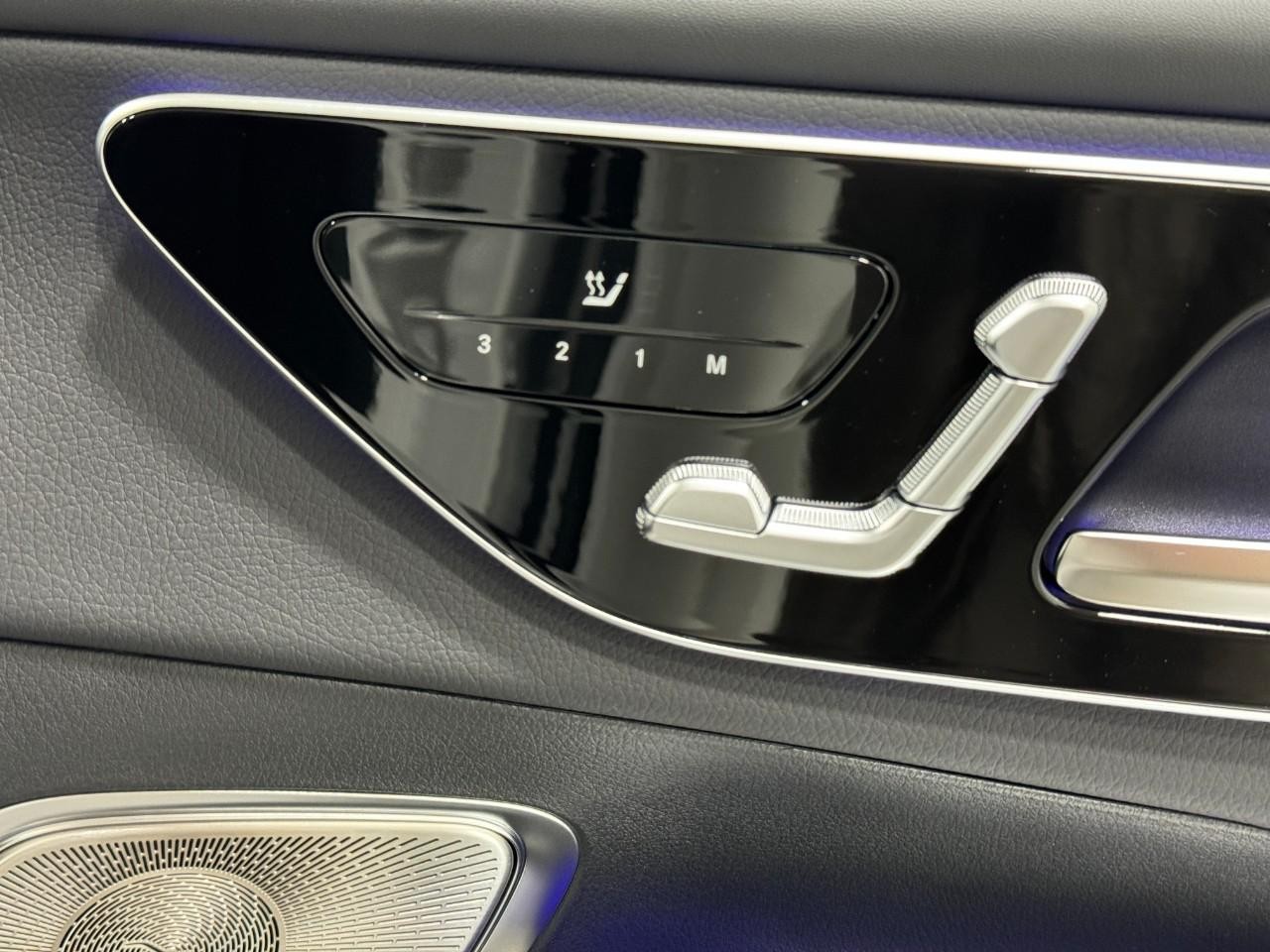 Mercedes-Benz GLC Vehicle Full-screen Gallery Image 20