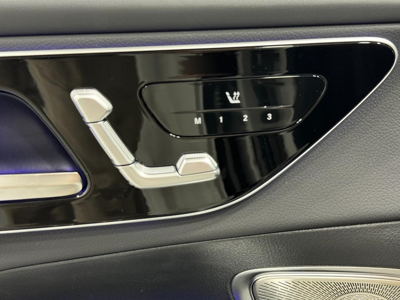 Mercedes-Benz GLC Vehicle Full-screen Gallery Image 23