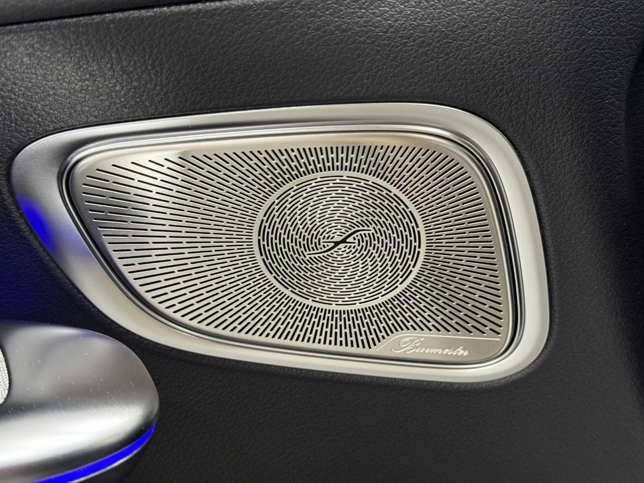 Mercedes-Benz GLC Vehicle Full-screen Gallery Image 26