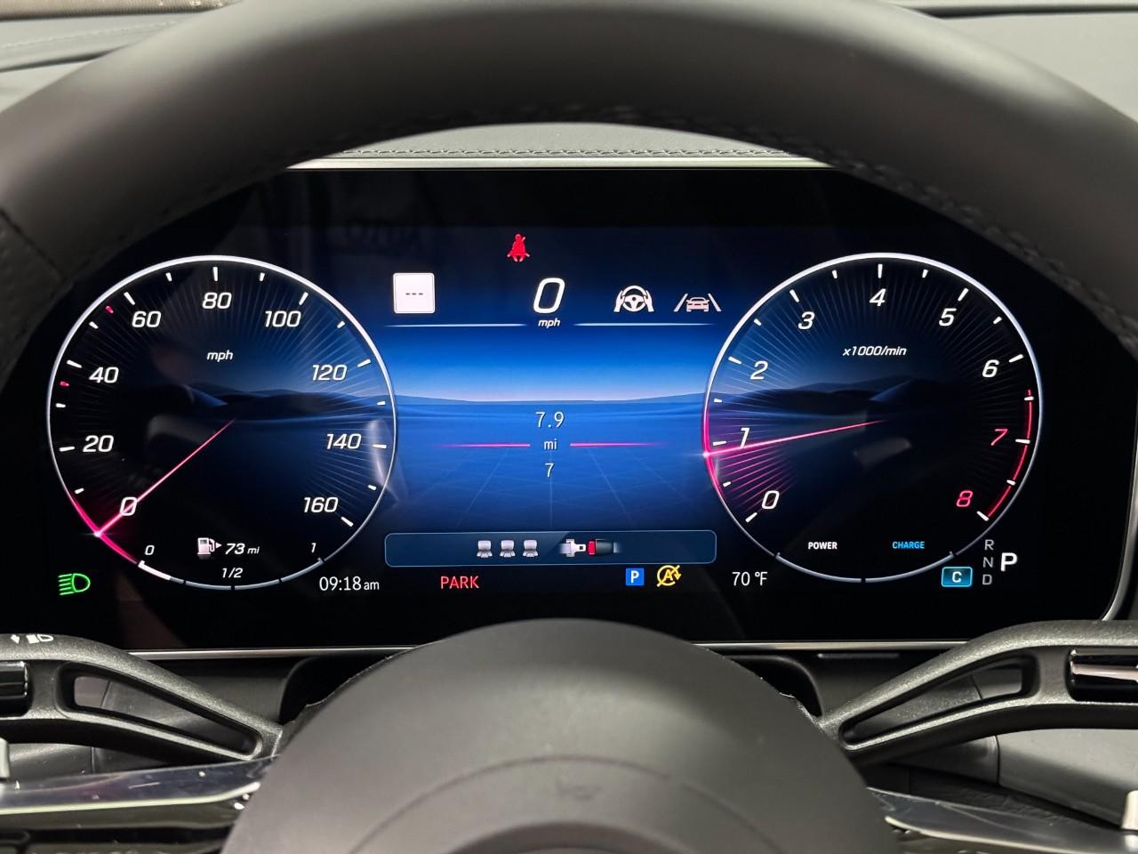 Mercedes-Benz GLC Vehicle Full-screen Gallery Image 34