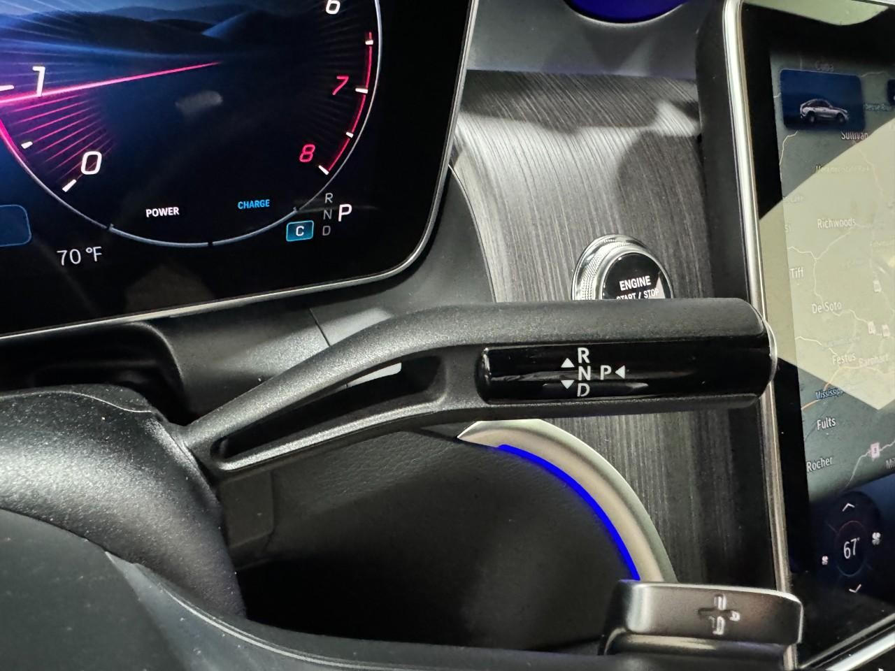 Mercedes-Benz GLC Vehicle Full-screen Gallery Image 35