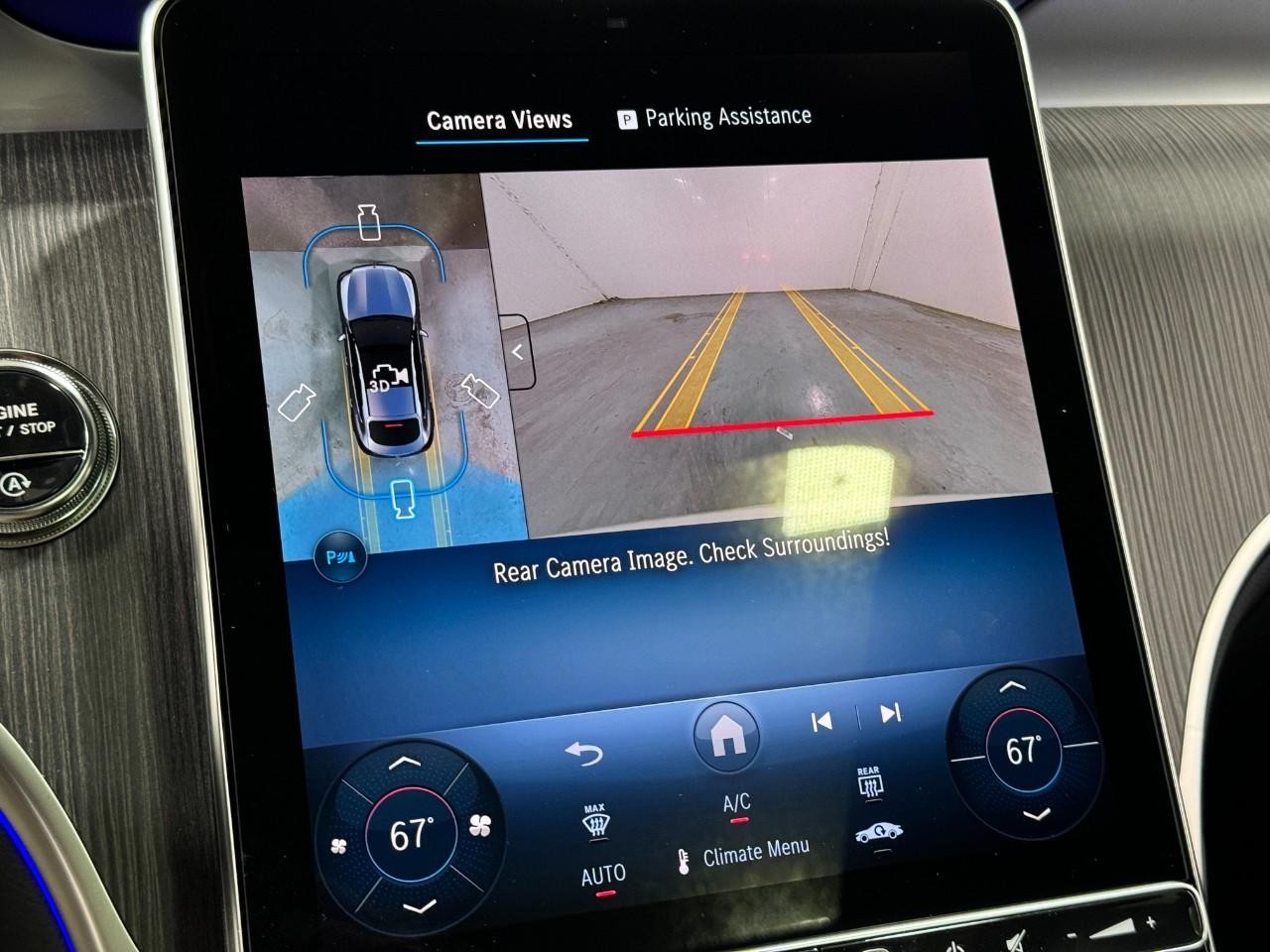 Mercedes-Benz GLC Vehicle Full-screen Gallery Image 36