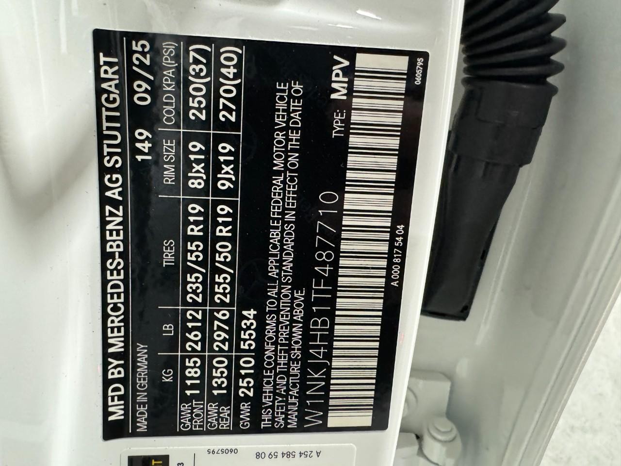 Mercedes-Benz GLC Vehicle Full-screen Gallery Image 37