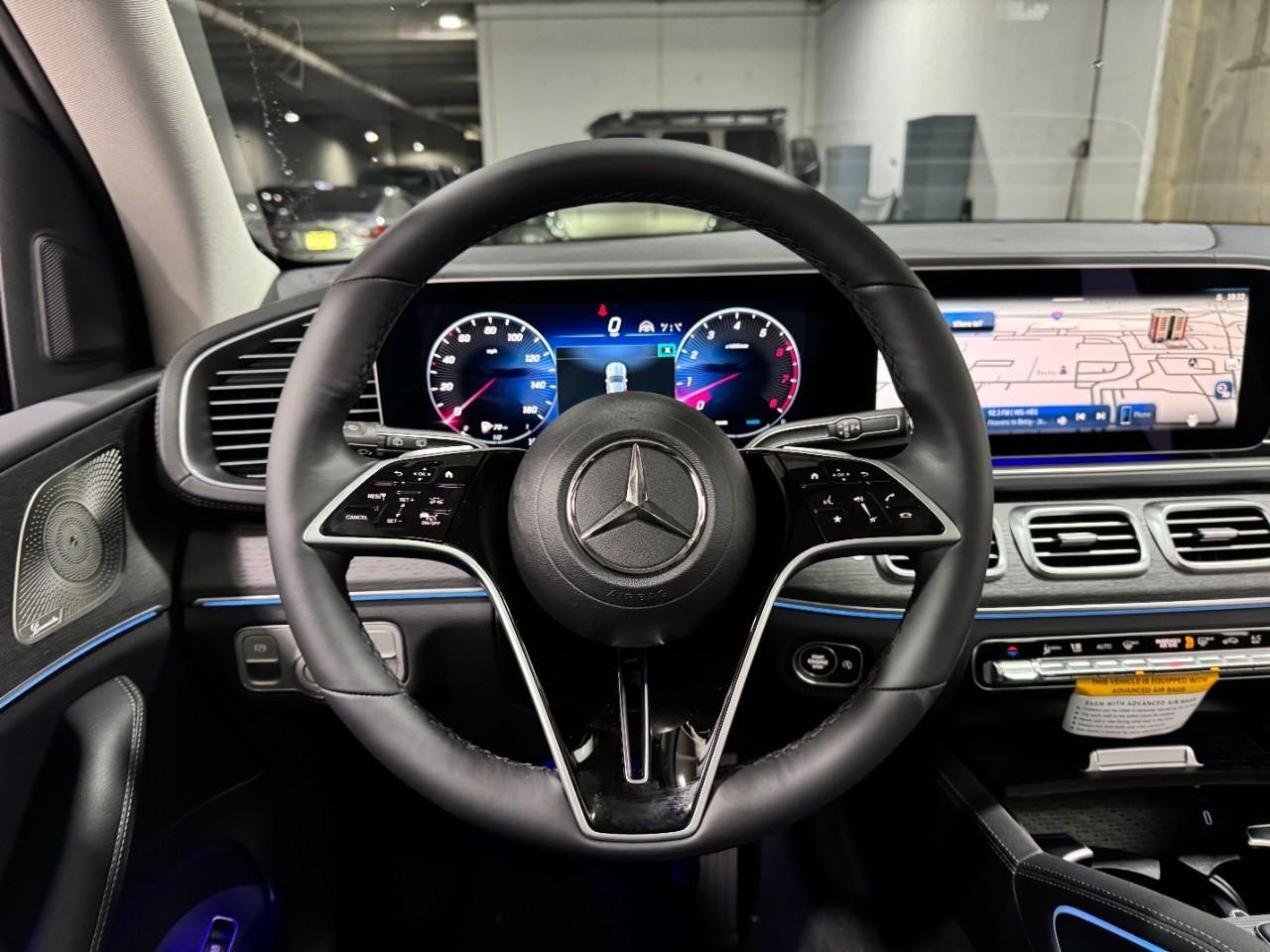 Mercedes-Benz GLE Vehicle Full-screen Gallery Image 13