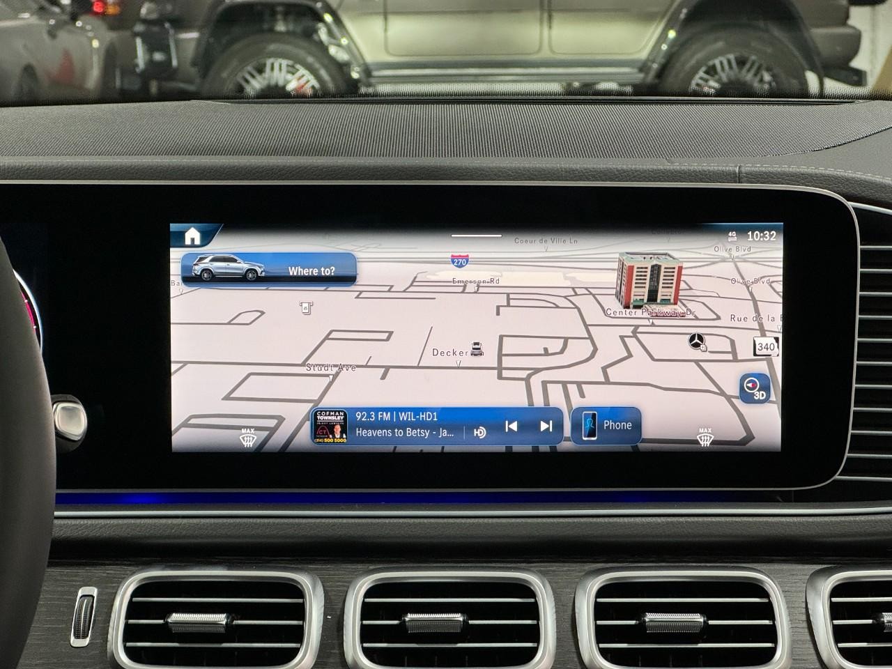 Mercedes-Benz GLE Vehicle Full-screen Gallery Image 14