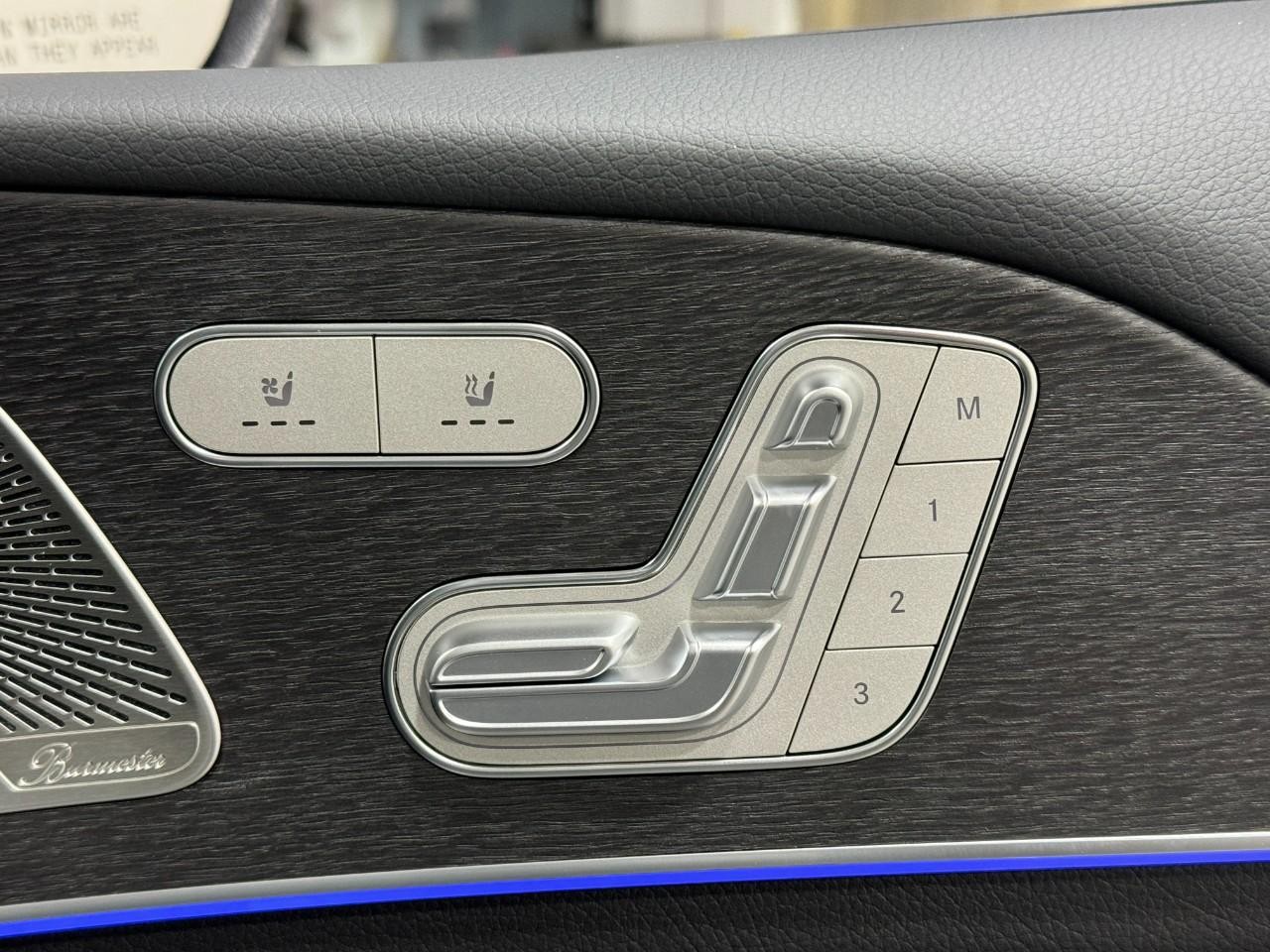 Mercedes-Benz GLE Vehicle Full-screen Gallery Image 22