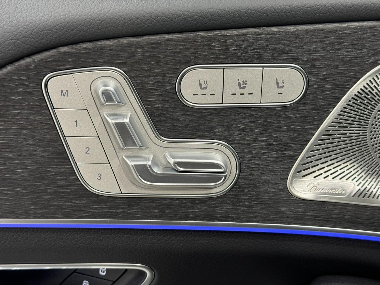 Mercedes-Benz GLE Vehicle Full-screen Gallery Image 26