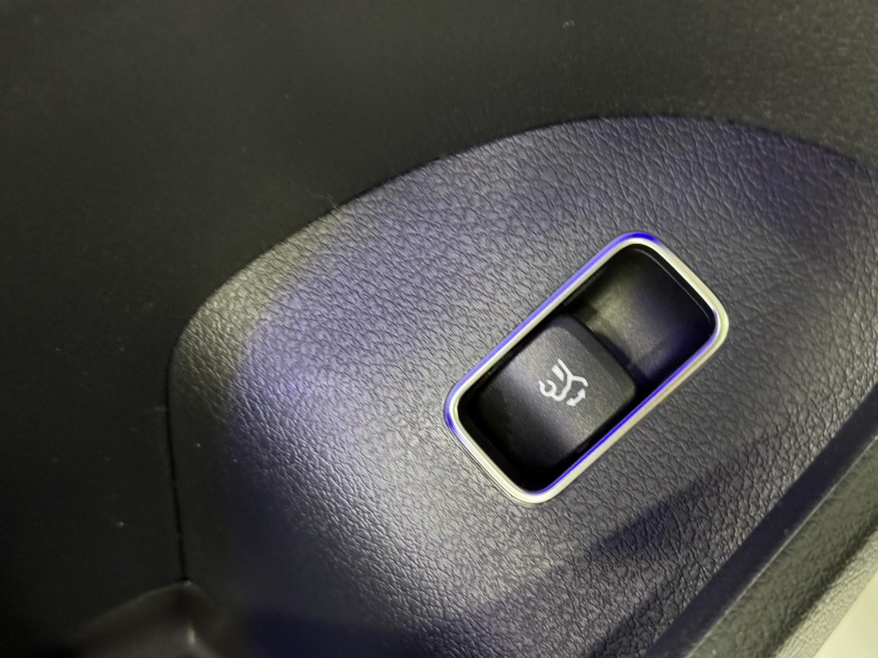 Mercedes-Benz GLE Vehicle Full-screen Gallery Image 29