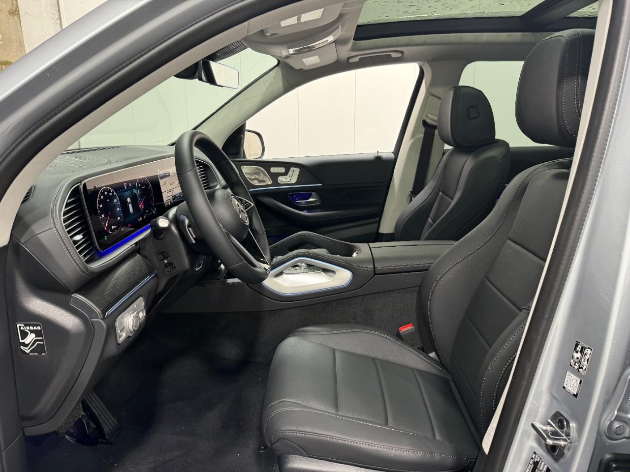 Mercedes-Benz GLE Vehicle Full-screen Gallery Image 30