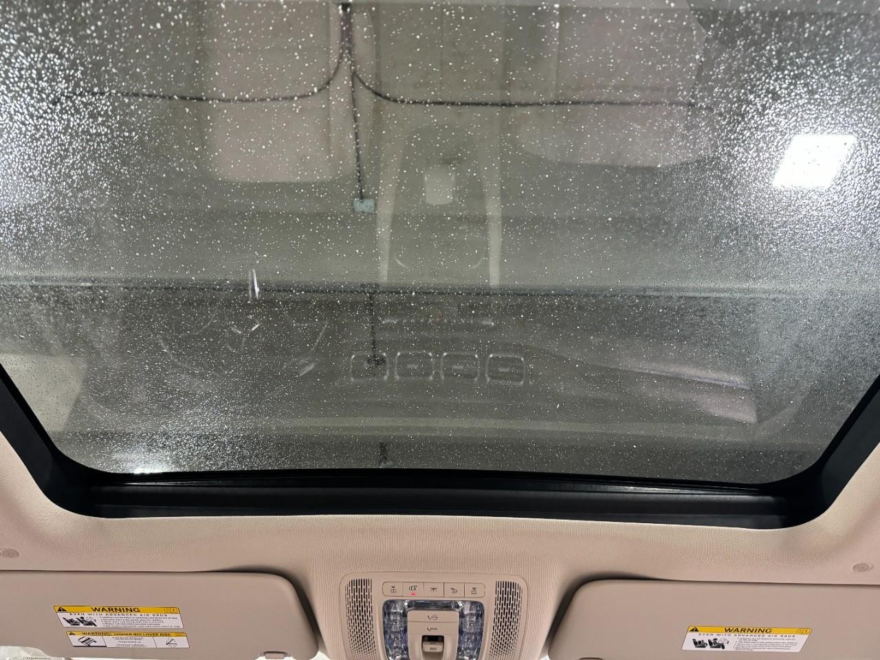 Mercedes-Benz GLE Vehicle Full-screen Gallery Image 11