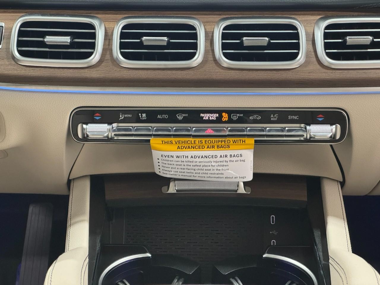 Mercedes-Benz GLE Vehicle Full-screen Gallery Image 15