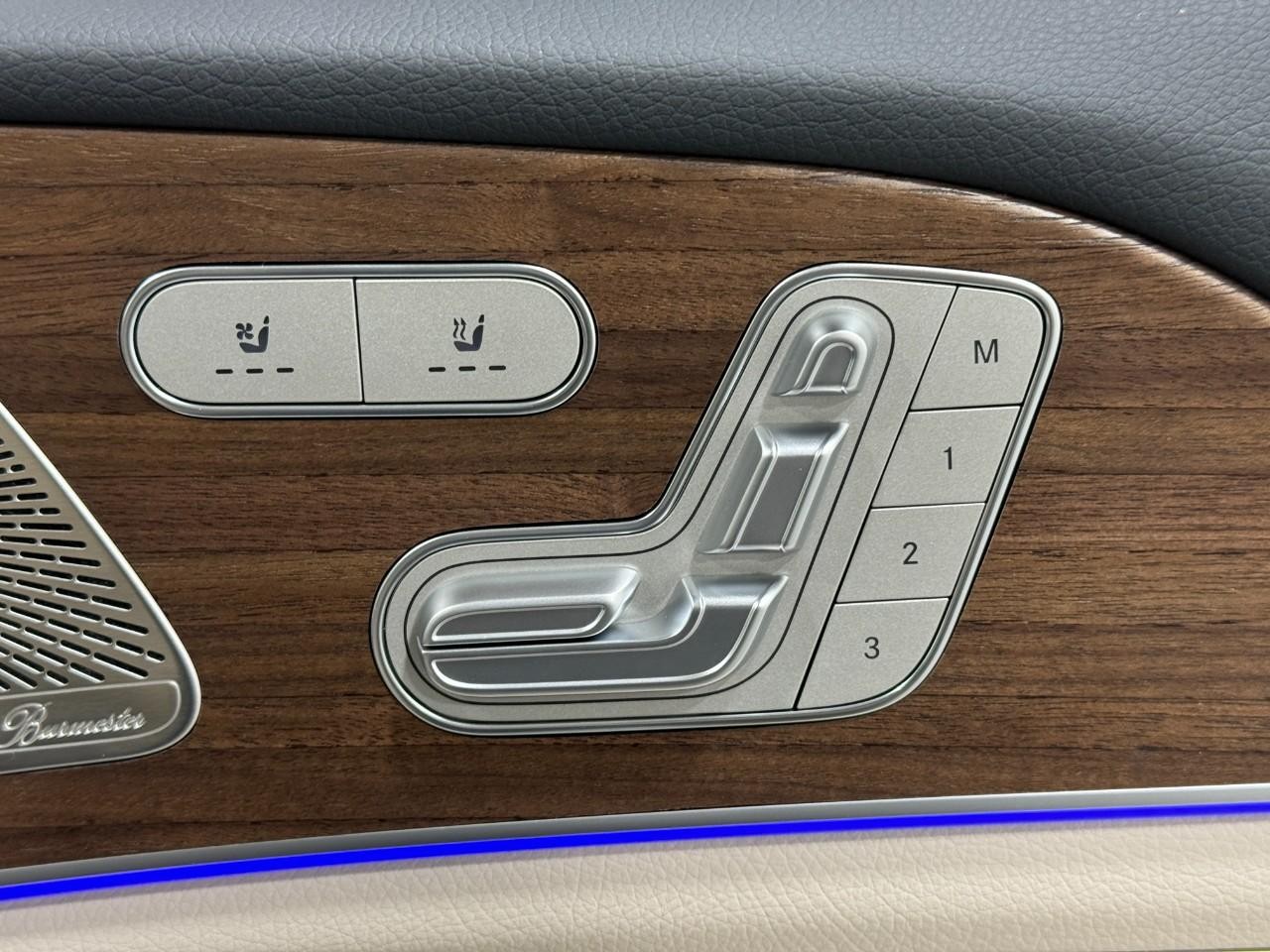 Mercedes-Benz GLE Vehicle Full-screen Gallery Image 21