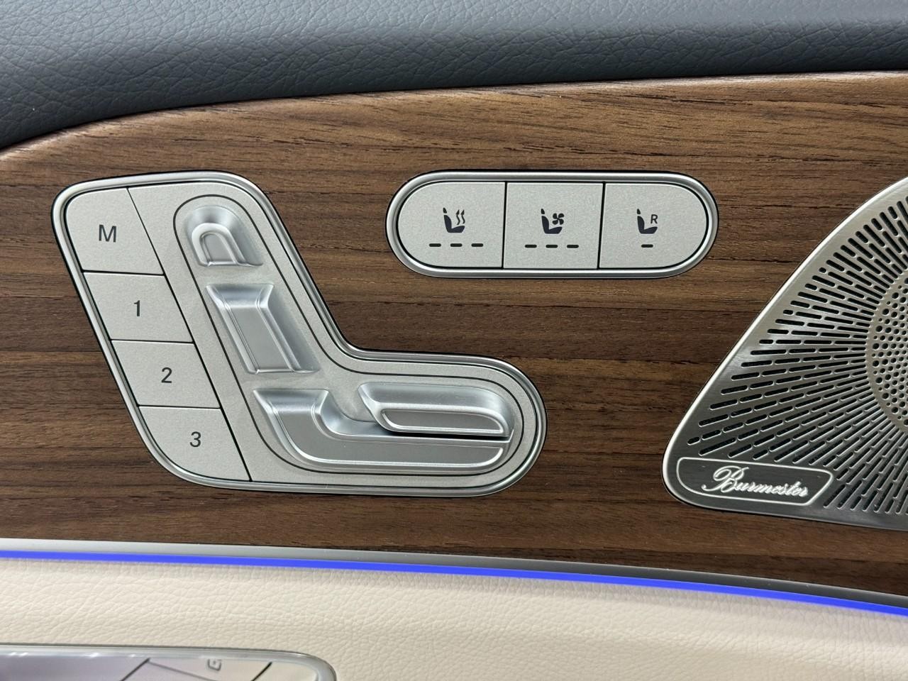 Mercedes-Benz GLE Vehicle Full-screen Gallery Image 25