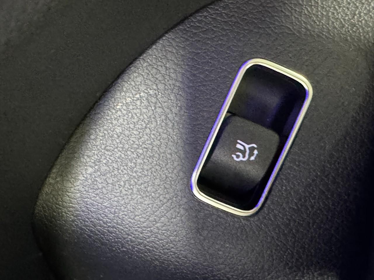 Mercedes-Benz GLE Vehicle Full-screen Gallery Image 28