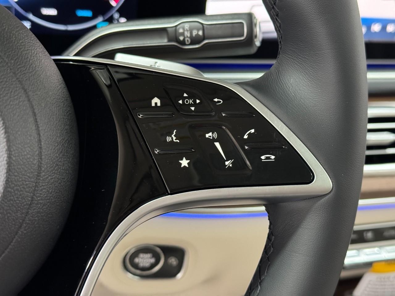 Mercedes-Benz GLE Vehicle Full-screen Gallery Image 34