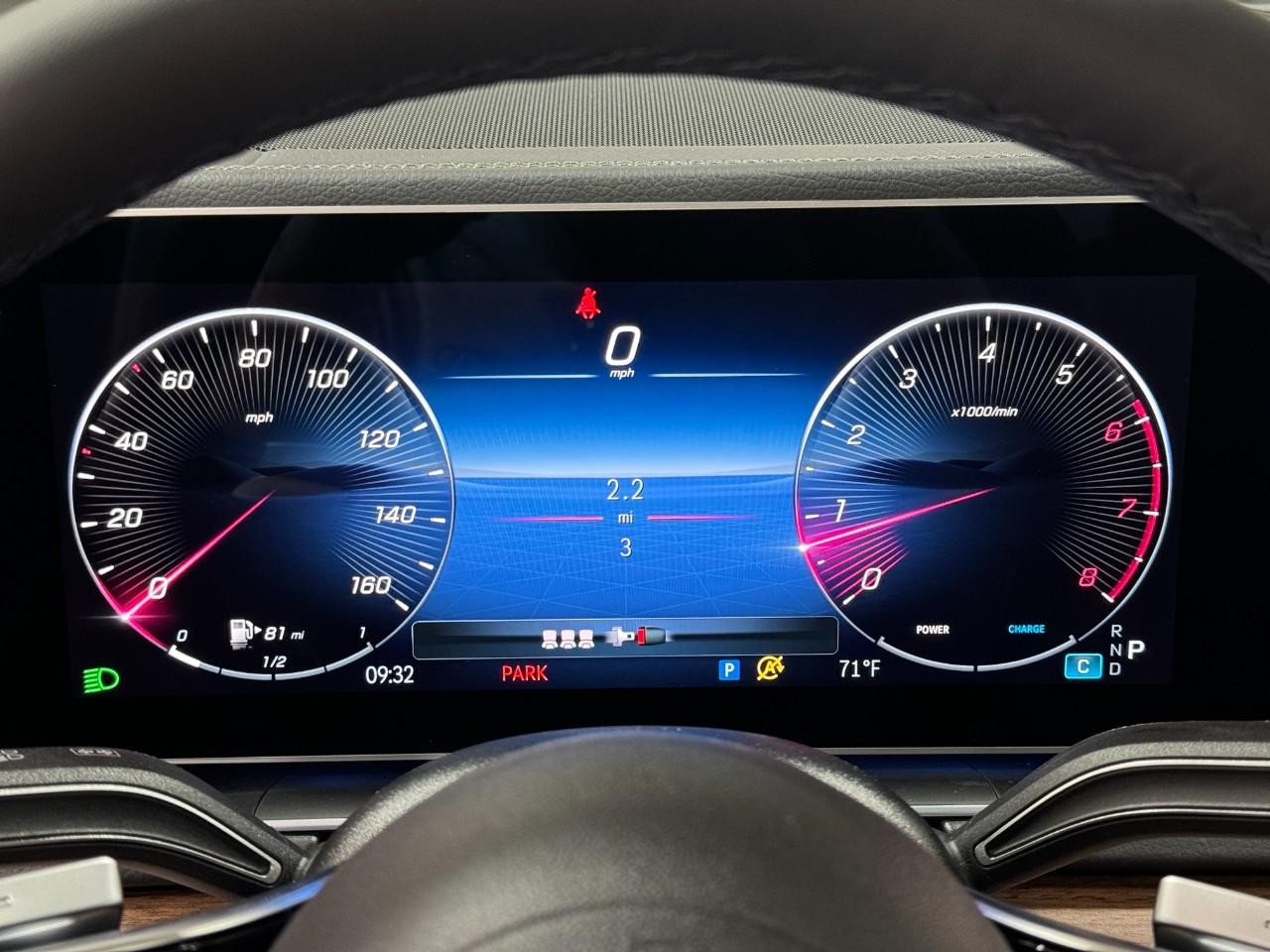 Mercedes-Benz GLE Vehicle Full-screen Gallery Image 35