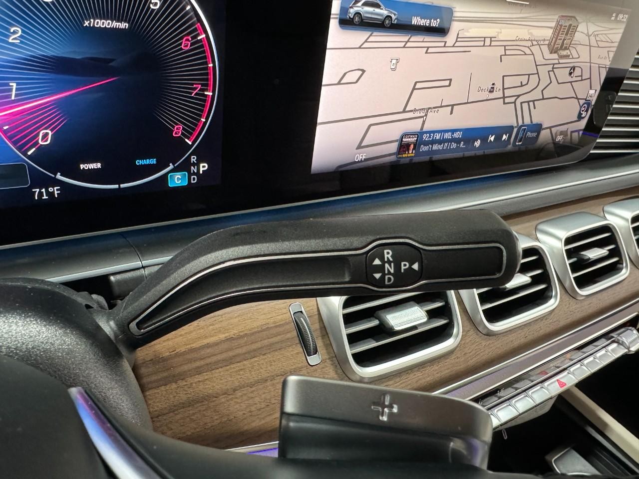 Mercedes-Benz GLE Vehicle Full-screen Gallery Image 36