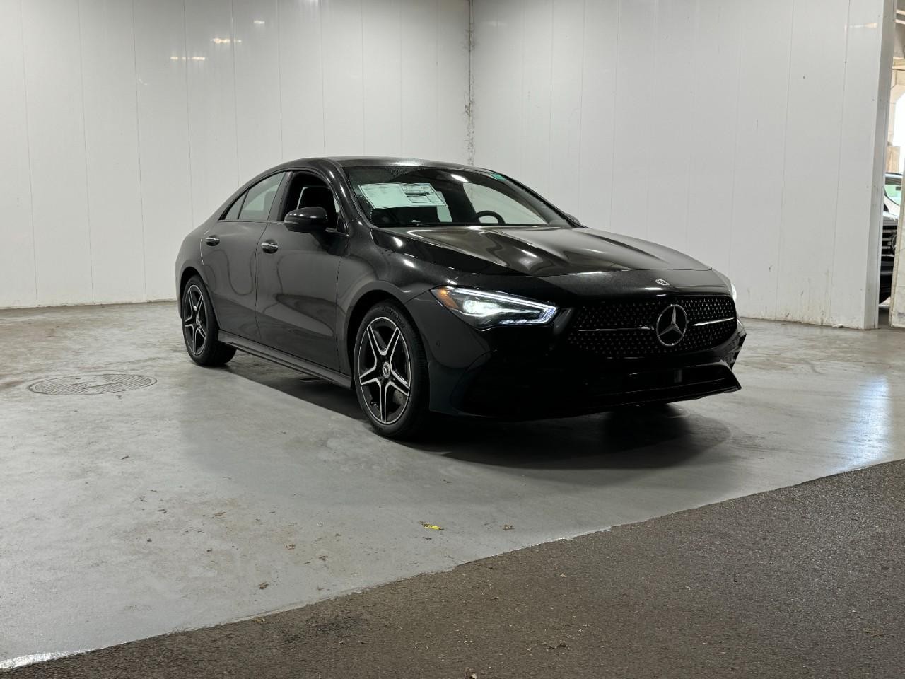 Mercedes-Benz CLA Vehicle Full-screen Gallery Image 6