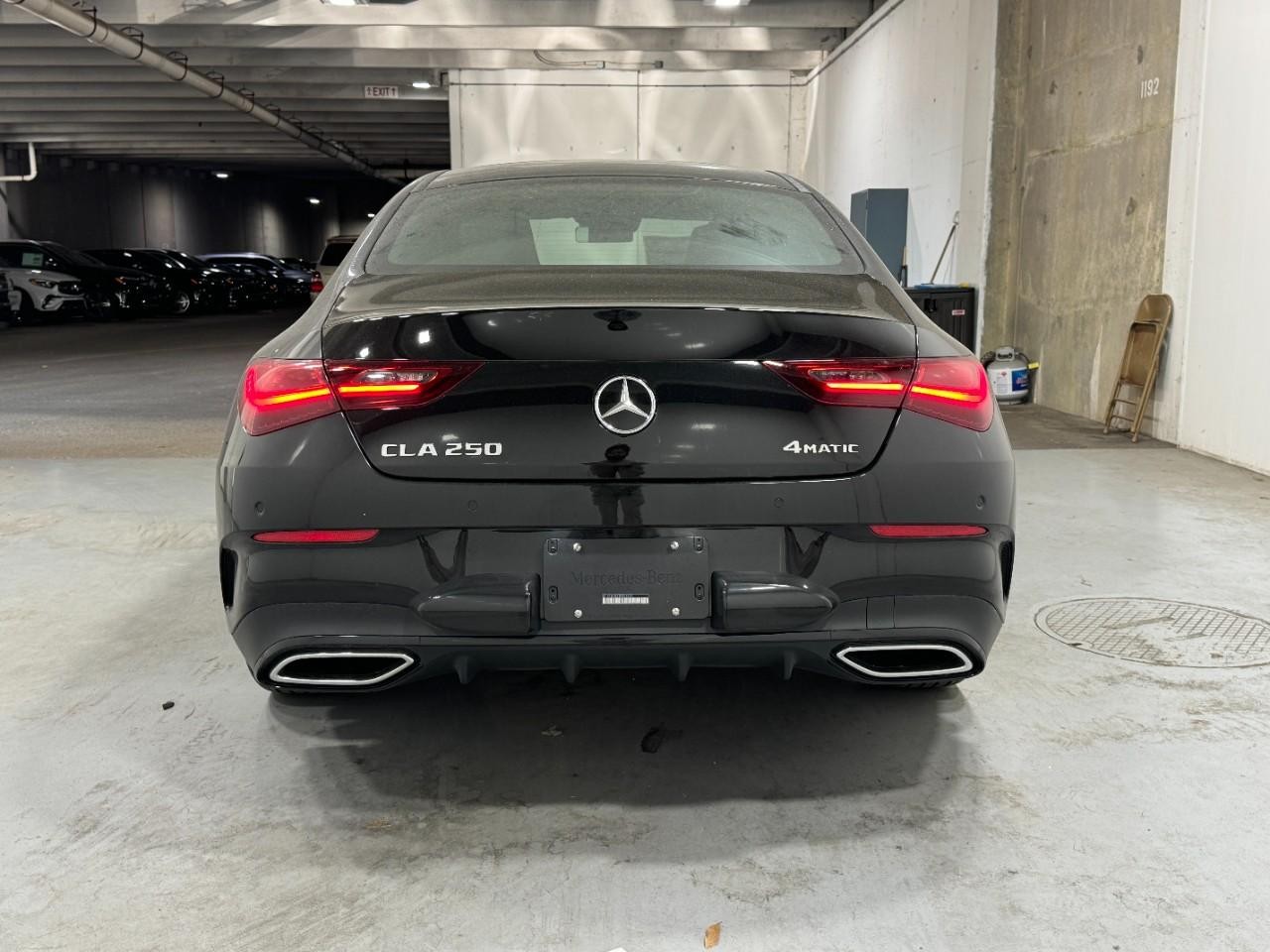 Mercedes-Benz CLA Vehicle Full-screen Gallery Image 9