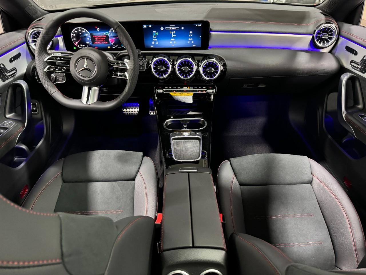 Mercedes-Benz CLA Vehicle Full-screen Gallery Image 12