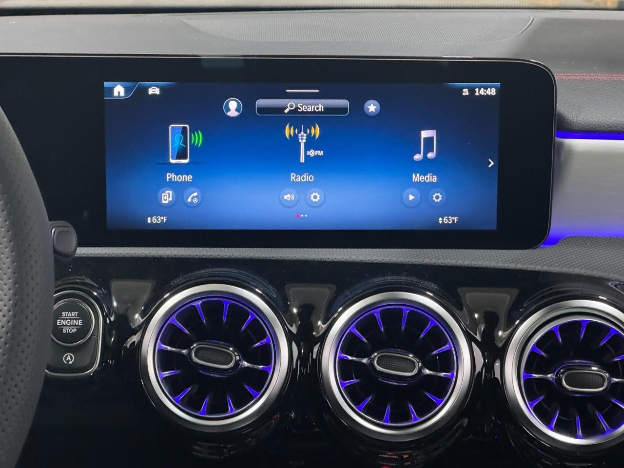 Mercedes-Benz CLA Vehicle Full-screen Gallery Image 14