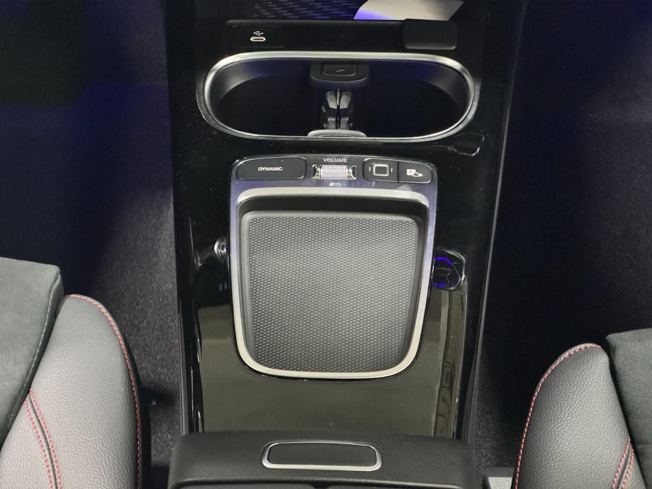 Mercedes-Benz CLA Vehicle Full-screen Gallery Image 16