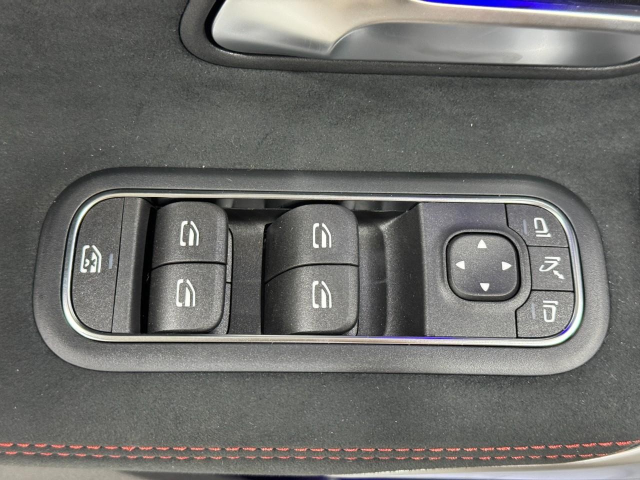 Mercedes-Benz CLA Vehicle Full-screen Gallery Image 26