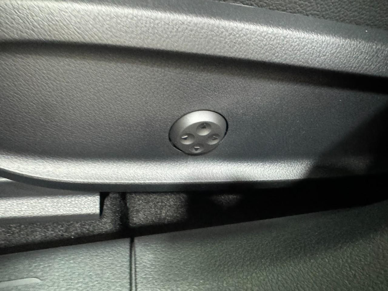 Mercedes-Benz CLA Vehicle Full-screen Gallery Image 30