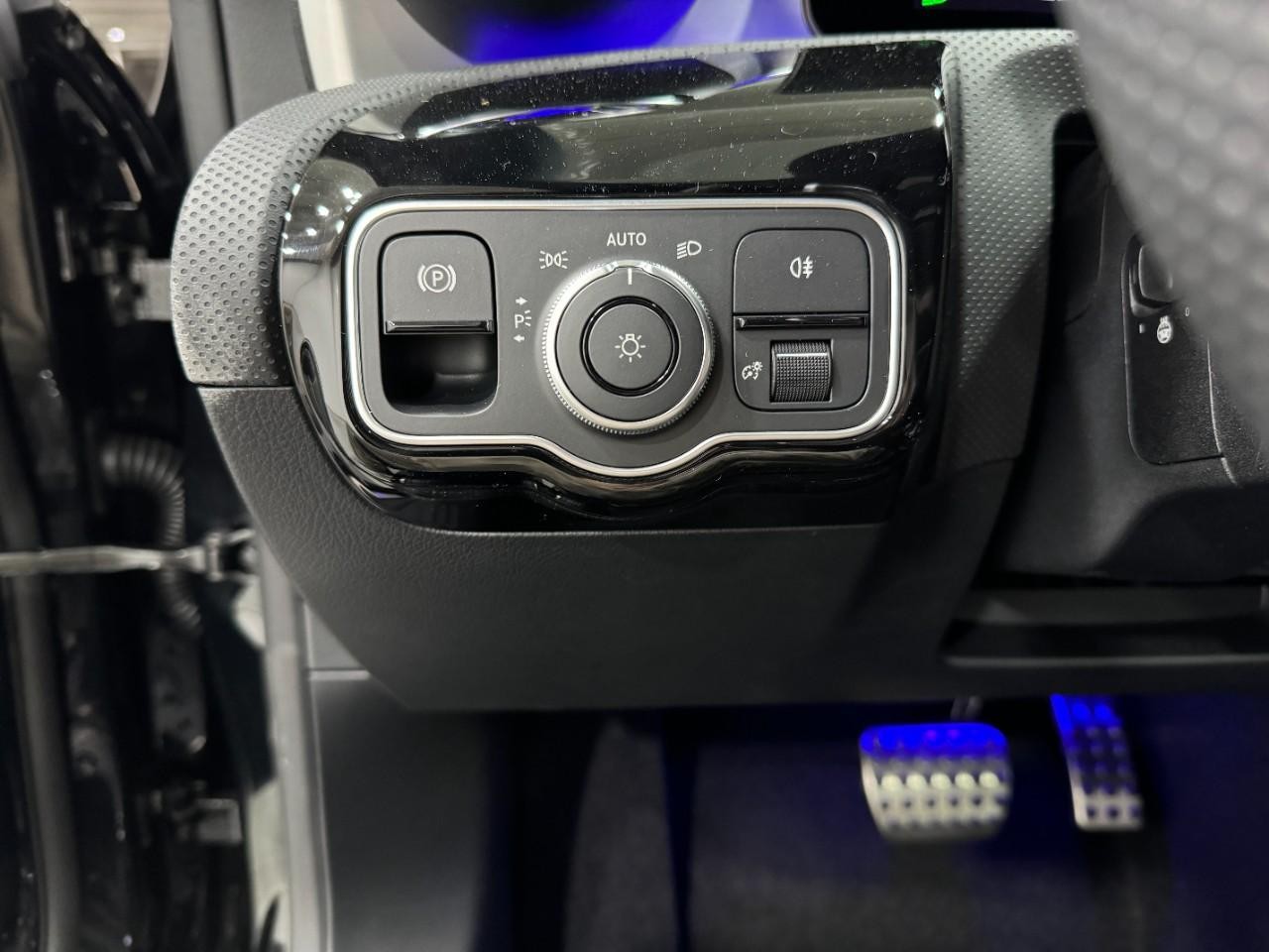 Mercedes-Benz CLA Vehicle Full-screen Gallery Image 31