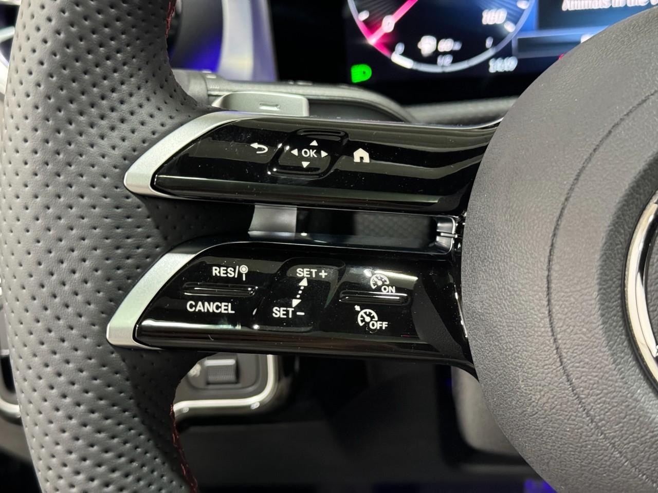 Mercedes-Benz CLA Vehicle Full-screen Gallery Image 32