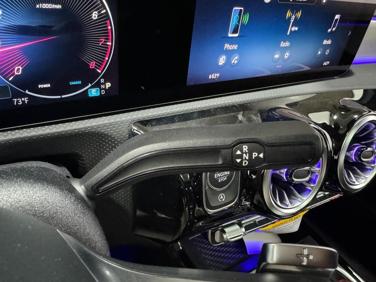 Mercedes-Benz CLA Vehicle Full-screen Gallery Image 35