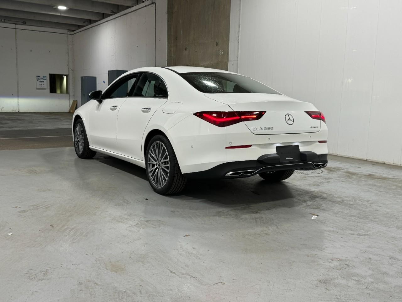 Mercedes-Benz CLA Vehicle Full-screen Gallery Image 3