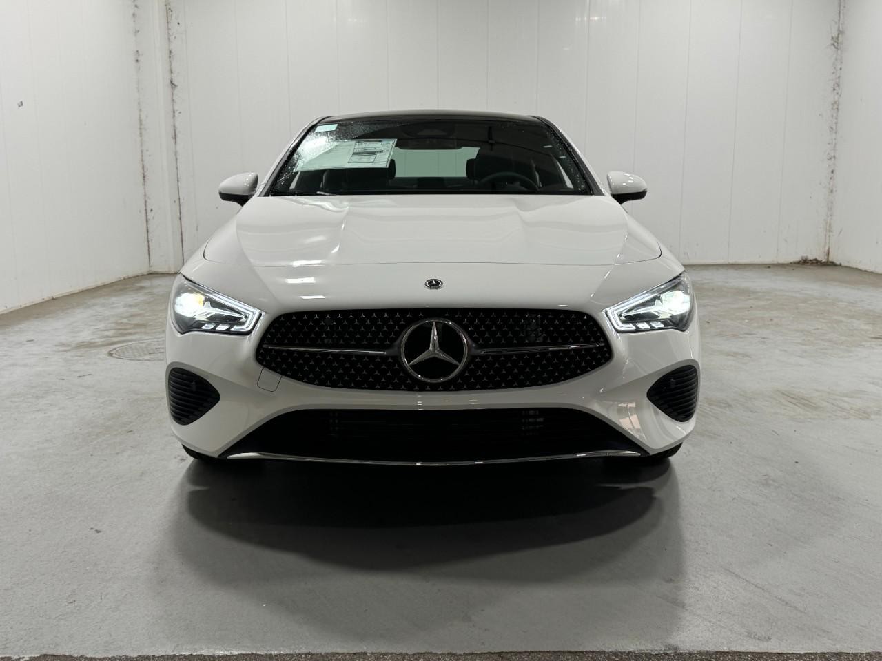 Mercedes-Benz CLA Vehicle Full-screen Gallery Image 7