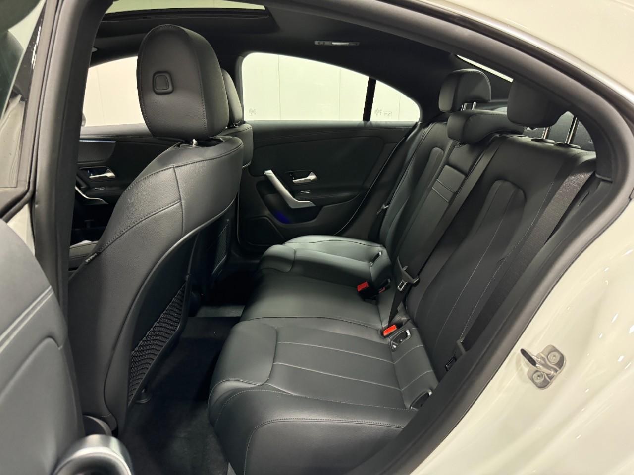 Mercedes-Benz CLA Vehicle Full-screen Gallery Image 8