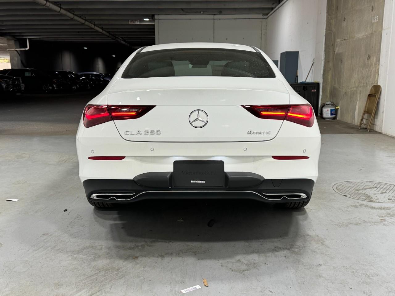 Mercedes-Benz CLA Vehicle Full-screen Gallery Image 9