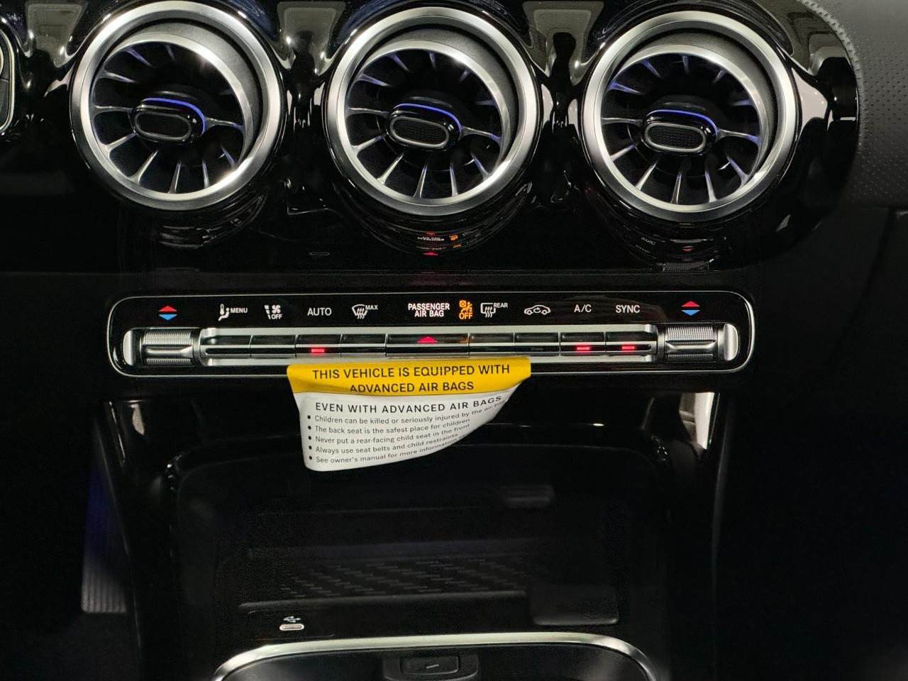 Mercedes-Benz CLA Vehicle Full-screen Gallery Image 15