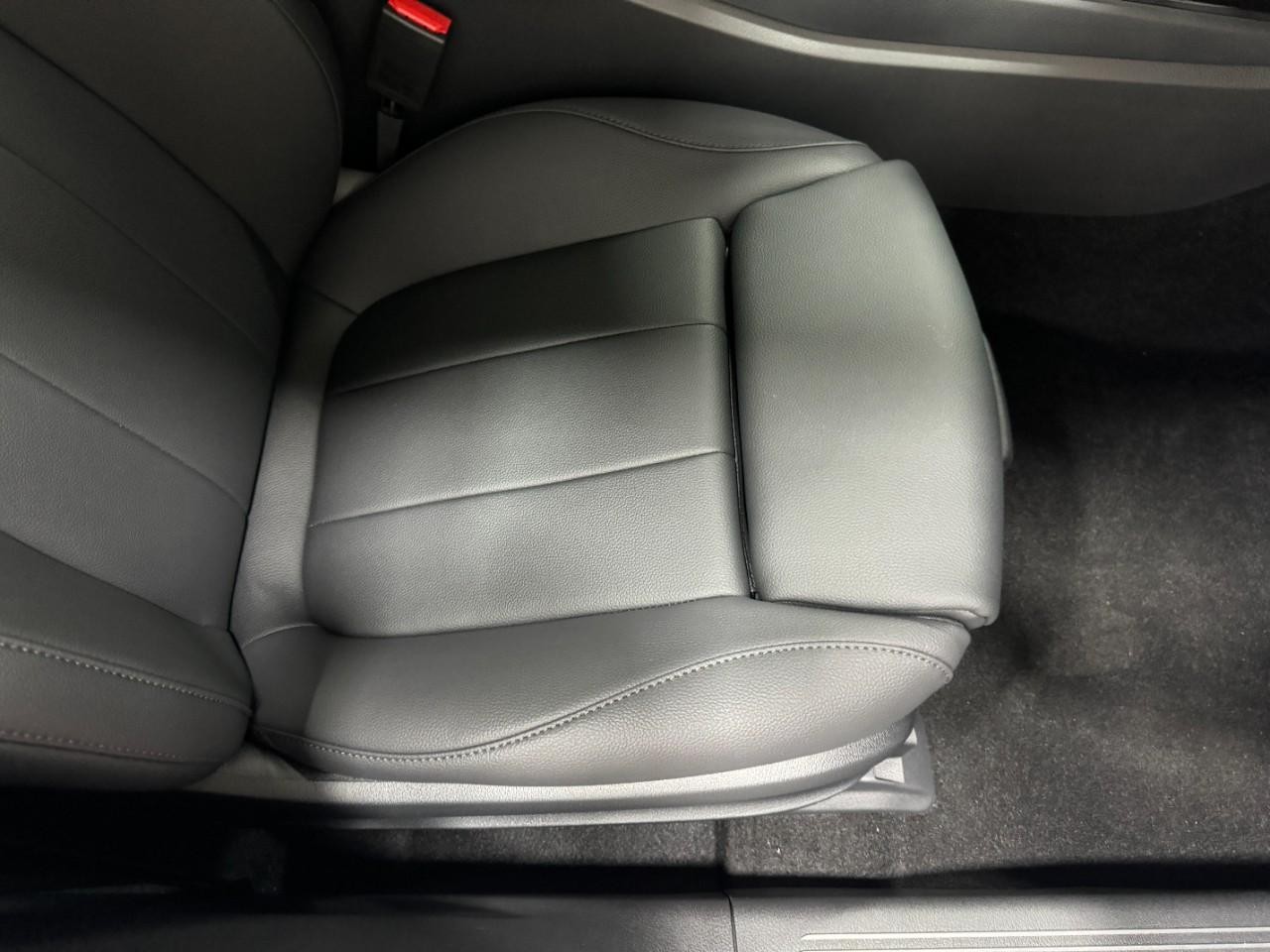 Mercedes-Benz CLA Vehicle Full-screen Gallery Image 19